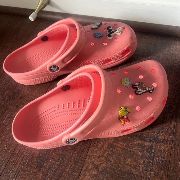 CROCS Classic Clog Coral - Picture 2 of 3